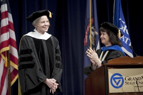Catherine Frerichs, Director of the Pew Faculty Teaching and Learning Center, assists in presenting Pew Awards for Excellence
